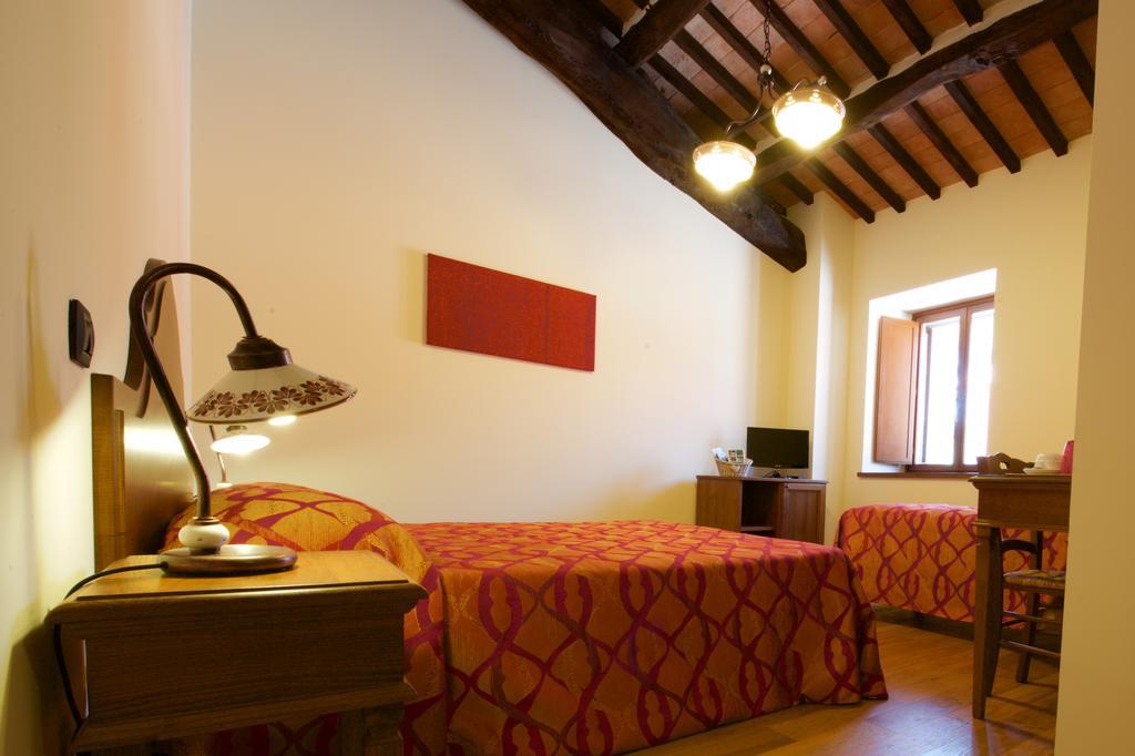 Rosso Porpora Villa Colle Umberto  Exterior photo